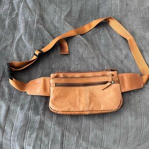 Leather crossbody / belt bag